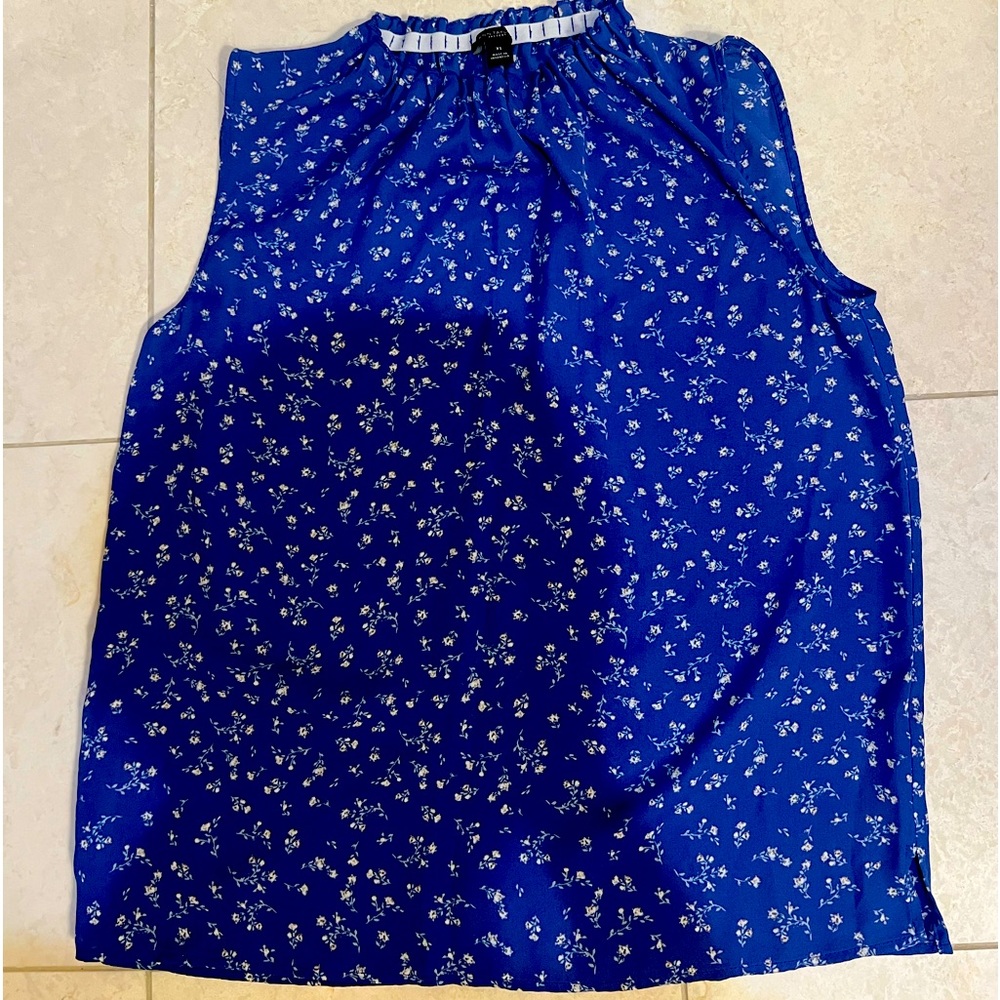 Ann Taylor blue flower top